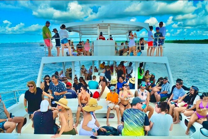 Isla Saona Exclusive Tour with Catamaran & Natural Pool - The natural pool stop