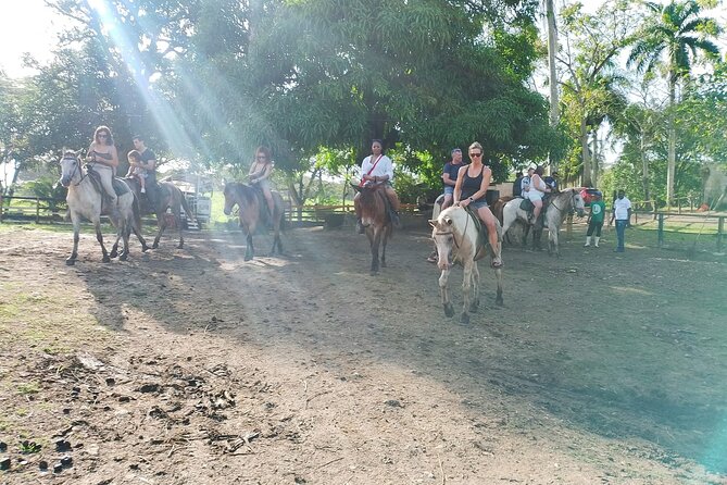 Jhoraji Cultural Authentic Experience - A filling Dominican lunch beside the Anamuya River