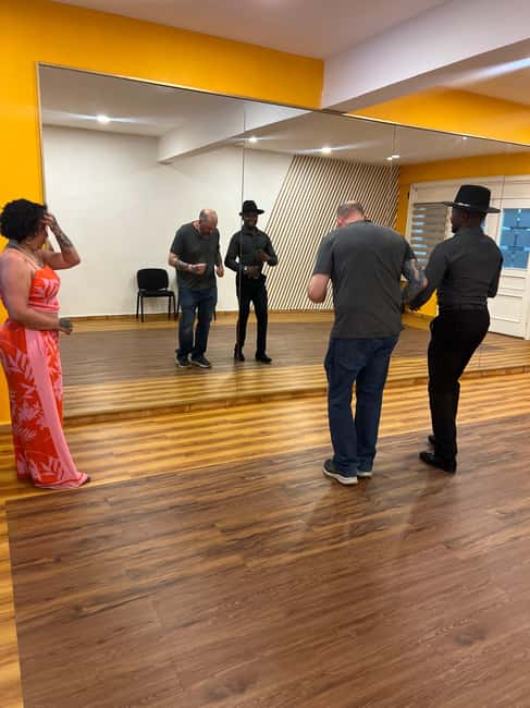 Learn to dance Bachata like a pro in Punta Cana - The opening demonstration gives you a useful map