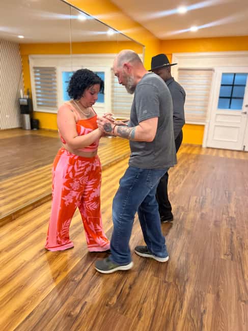 Learn to dance Bachata like a pro in Punta Cana - Arriving at BAILA dance studio, Local 206