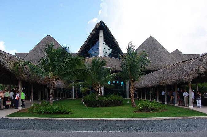 Lopesan Costa Bávaro-Punta Cana Airport Transfer - How this compares with finding a ride after landing
