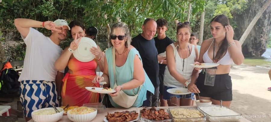 Los Haitises: Boat + Lunch at the beach & Natural pools - Seeing Los Haitises from Caño Hondo