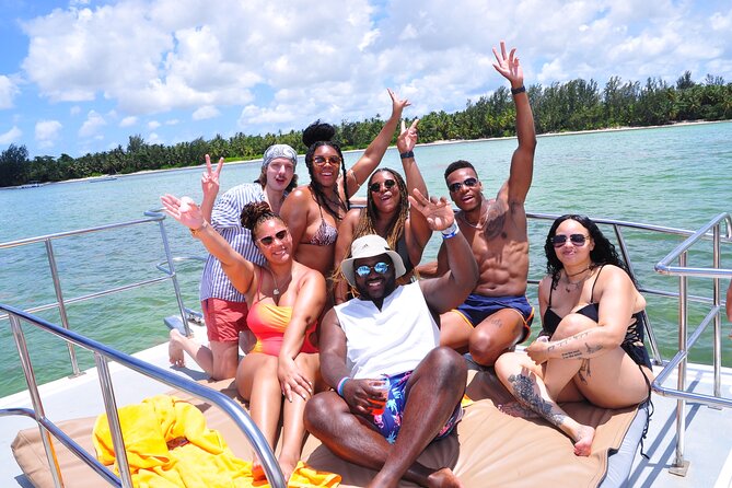 Luxury Hip Hop Boat Party–Drinks, Music, and the Best Vibes in PC - Key points to know before you book