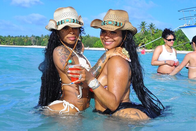 Luxury Hip Hop Boat Party–Drinks, Music, and the Best Vibes in PC - Stop three: the natural pool and dancing in clear water