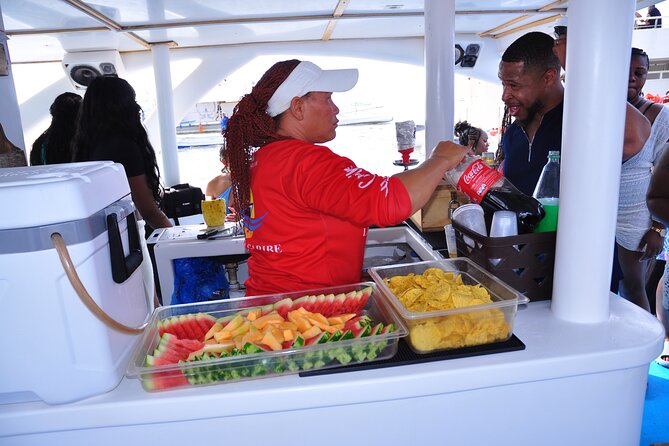 Luxury Hip Hop Boat Party–Drinks, Music, and the Best Vibes in PC - Music, drinks, and the adults-only atmosphere