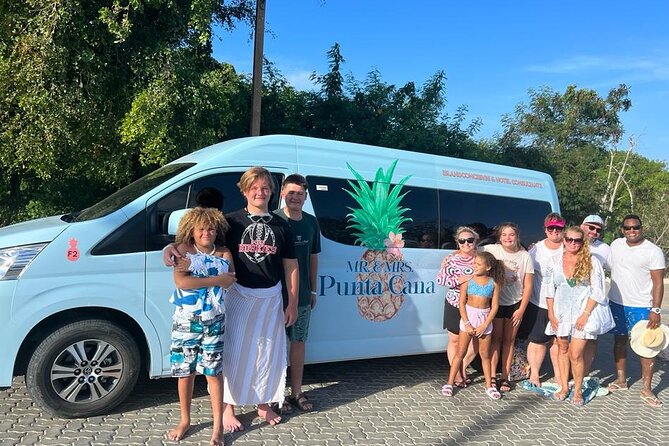 Mr&Mrs Punta Cana Private Roundtrip Transfer Airport-Hotel - Finding your representative at Punta Cana Airport