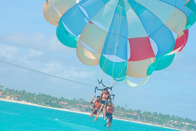 Parasailing Punta Cana - Who will enjoy this most?