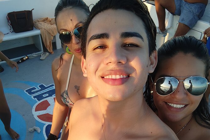 Party Boat / Booze Cruise and Snorkeling - Open Bar - The natural pool and bar in the water