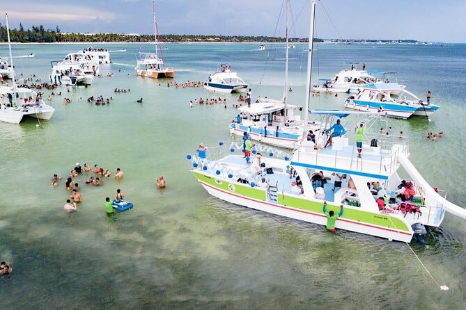 Party Boat Booze Cruise - Crucero con bebidas y Fiesta en Barco - Leaving Punta Cana for Playa Matilde at 1:00 pm