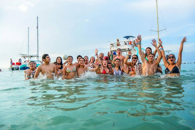 Party Boat Booze Cruise - Crucero con bebidas y Fiesta en Barco - The Natural Pool Stop With Music and Dancing