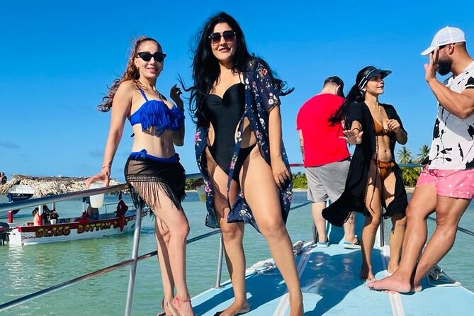 Party Boat Booze Cruise - Crucero con bebidas y Fiesta en Barco - The Crew, Music, and Party Atmosphere