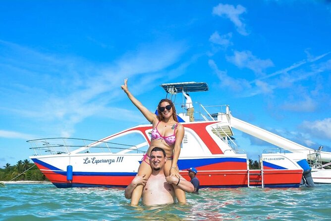 Party boat in Catamaran with Open Bar adults only - The party atmosphere and group size