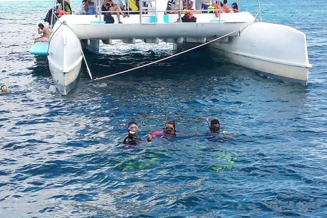 Party boat in Catamaran with Open Bar Only Adults + Snorkeling - The Natural Pool Stop
