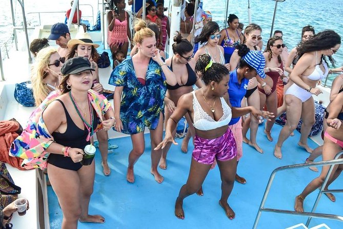 Party boat in Catamaran with Open Bar Only Adults + Snorkeling - Snorkeling Over the Coral Reef