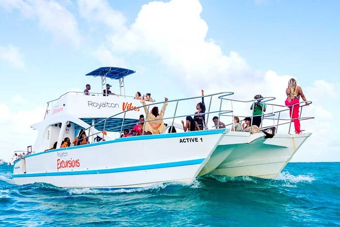 Party boat, Snorkeling, Sand-bar open bar in Bávaro Beach - Bávaro’s natural pool stop