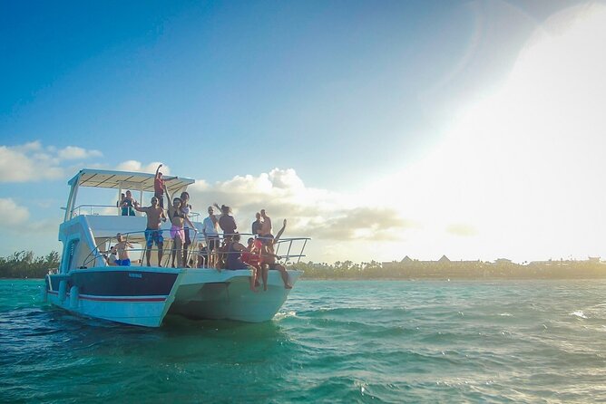 Party Boat /View Dolphins / Snorkling /Free Drinks and Transportation - Snacks are basic, so eat before boarding