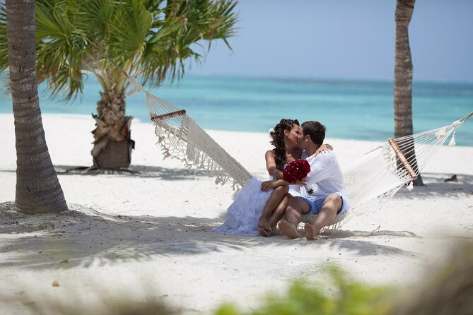 Photographer in Punta Cana, professional photo shoot - One hour of posing, direction, and real flexibility
