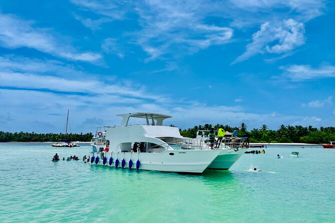 Private Catamaran Cruise with Slide & unlimited drinks - A private catamaran built around your group