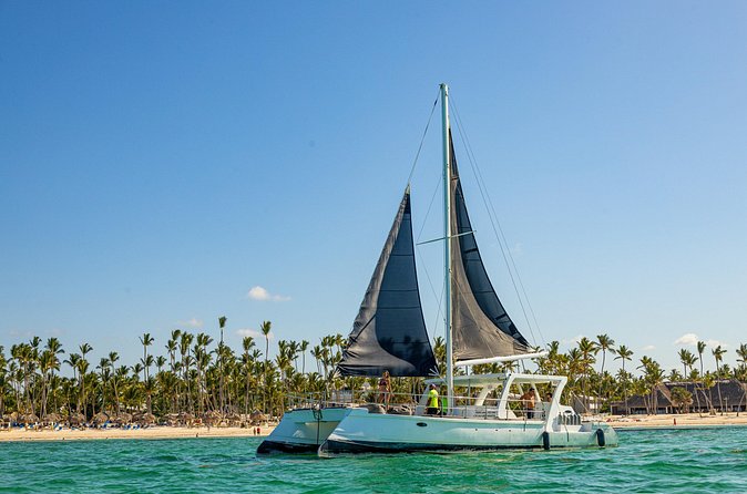 Private Catamaran + Private Parasailing - up to 20 passengers - The crew and the feel on board