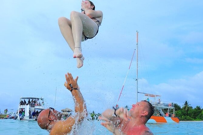 Private Cruise with BBQ - Slide And Open Bar - Snorkeling At The Coral Reef