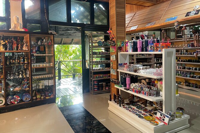 Private Half Day Tour in Dominican Republic with Local Guide - The souvenir stop and what it adds
