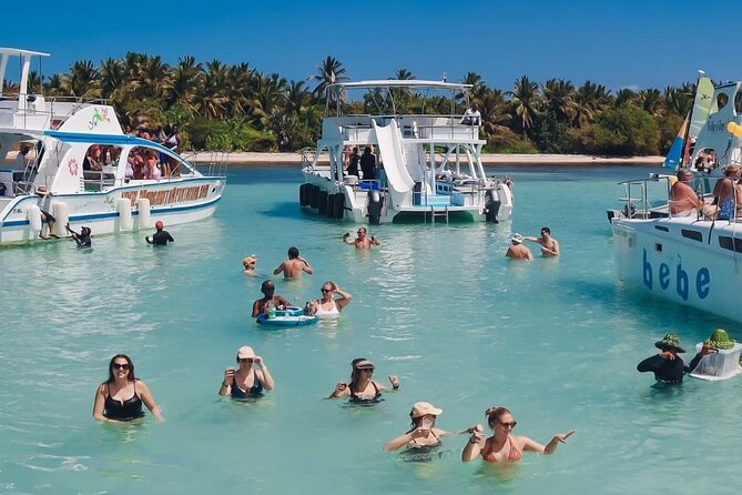 Private Luxury Charter Punta Cana Bavaro - The natural pool and floating bar