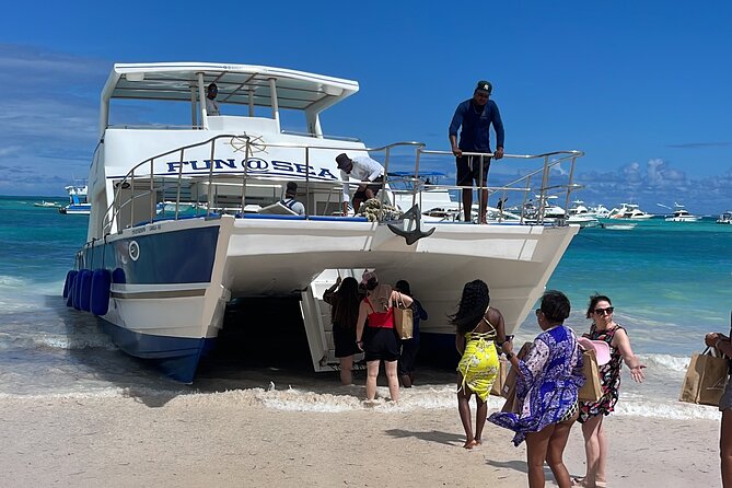 Private Luxury Charter Punta Cana Bavaro - Food, music, and the crew’s role