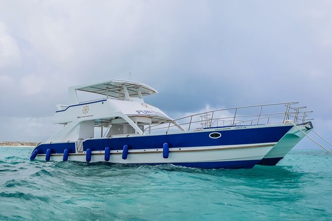 Private Luxury Charter Punta Cana Bavaro - Bavaro Reef: 45 minutes with fish and a boat slide