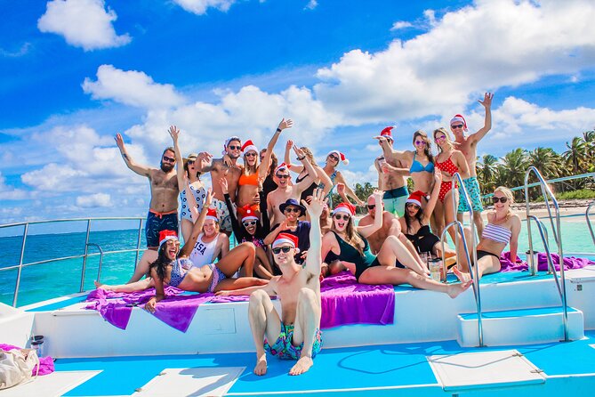 Private Luxury Party Boat with Slide - Food, drinks, music, and the family factor
