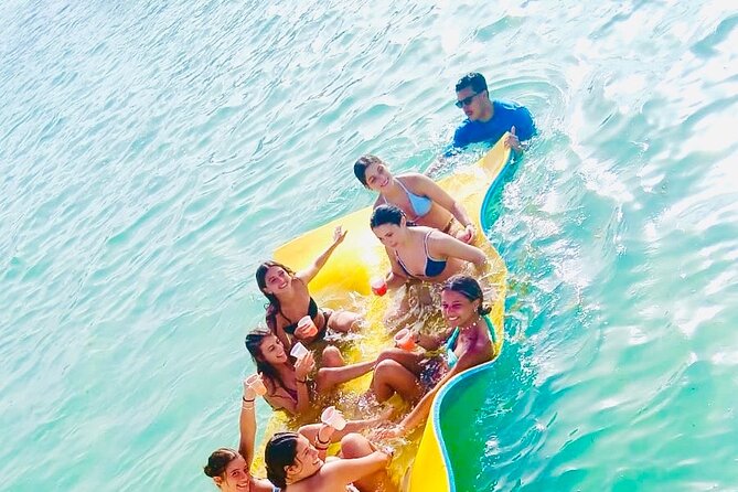 Private Party Boat at Coast of Punta Cana and Bávaro - Snorkeling for about 40 minutes