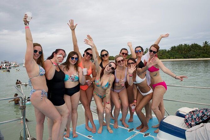 Private Party Boat with Snorkeling in Playa Bibijagua - The crew and the atmosphere on board