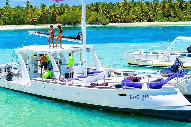 Private Sailing Catamaran - A private bartender, music, and Wi-Fi