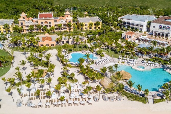 Private Transfer between Punta Cana Airport and Sanctuary Cap Cana - Meeting your driver at Punta Cana Airport
