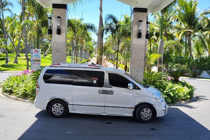 Private transfer between Santo Domingo Airport and Punta Cana - From Las Americas Airport to Punta Cana