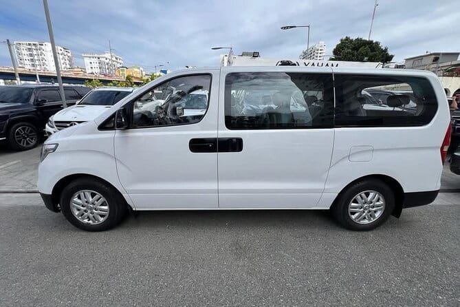 Private transfer from Puntacana airport to hotels-luxury services - The roughly 30-minute ride to Bávaro