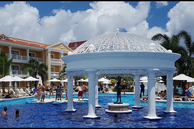 Private Transfer Punta Cana Airport to/from Bahia Principe Aquamarine - The SMS from Julio is an important part of the service