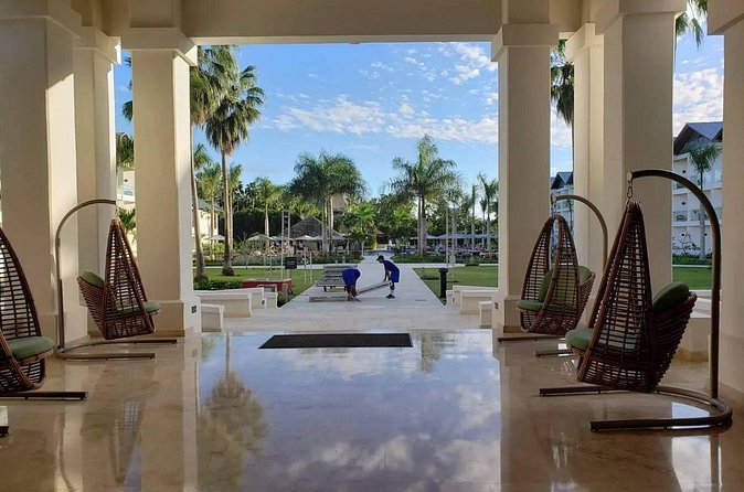 Private Transfer Punta Cana Airport to/from Dreams La Romana - Vehicle comfort, luggage, and small service touches