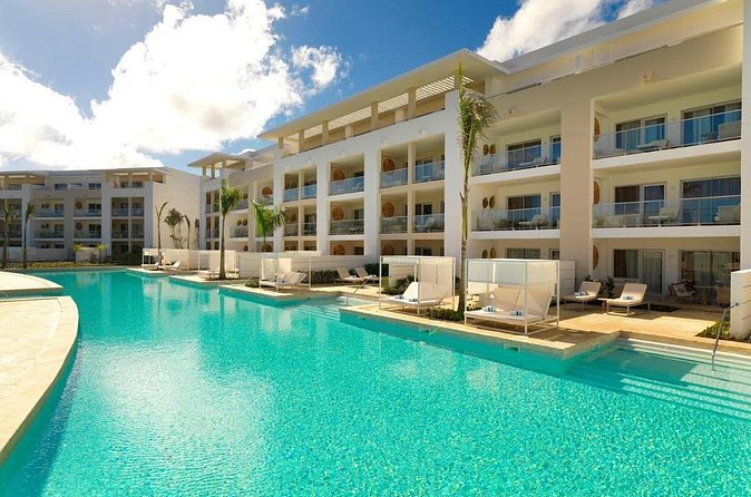 Private Transfer Punta Cana Airport to/from Falcon By Melia - Julio and the value of direct communication