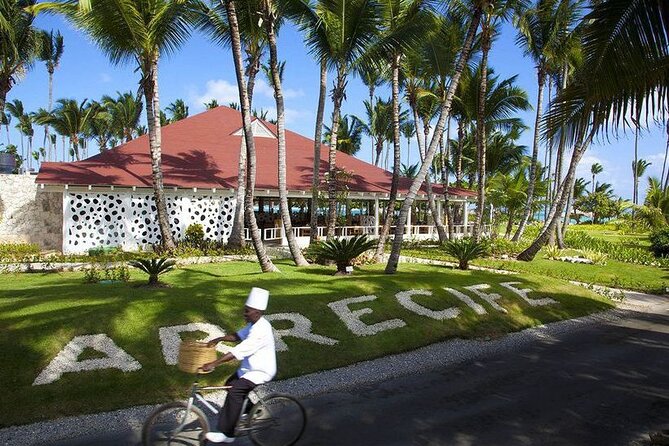 Private Transfer Punta Cana Airport to/from Grand Palladium Palace Punta Cana - Meet-and-greet service at Punta Cana Airport