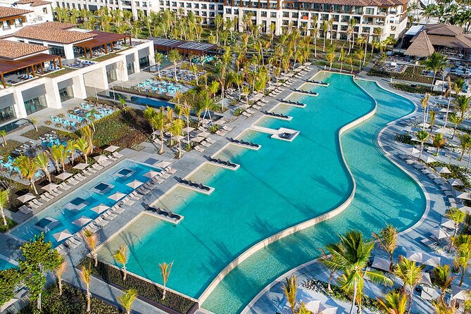 Private Transfer Punta Cana Airport to/from Lopesan Costa Bavaro - Finding your driver after landing