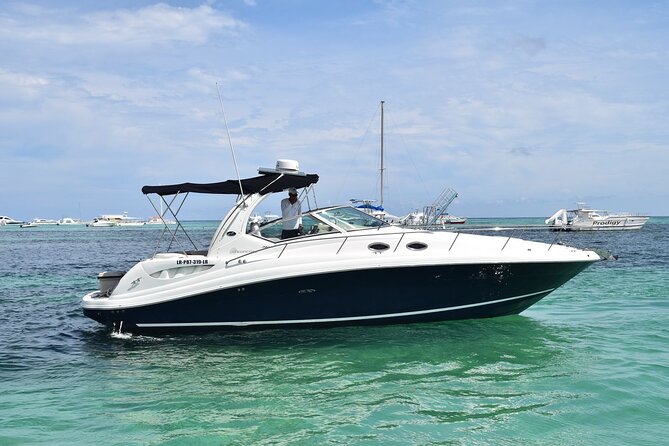 Private Yacht for Excursions in Punta Cana, Snorkeling and Booze - The natural pool and floating party