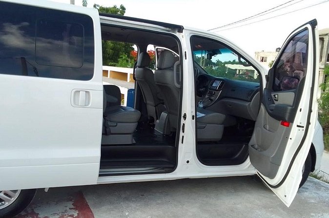 Punta Cana Airport PUJ Private Transfer to Hotels - The minivan, comfort, and vehicle condition