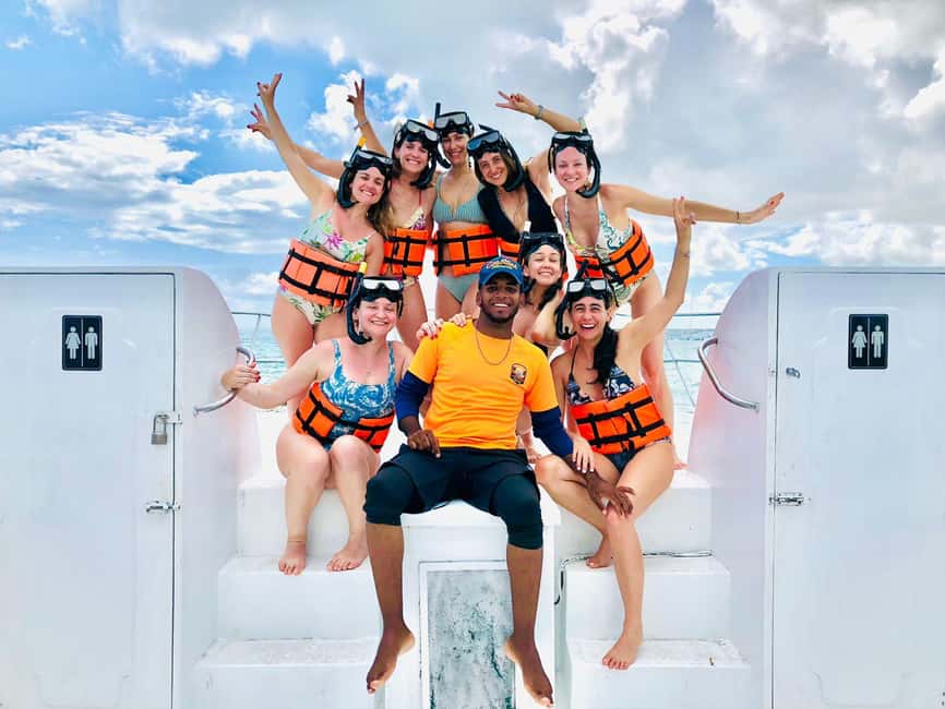 Punta Cana: Booze Cruise with Snorkel and Natural Pool Stop - The first 25 minutes on the catamaran