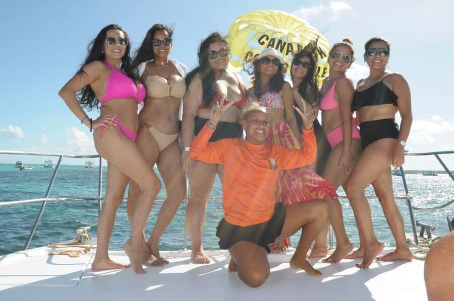 Punta Cana: Booze Cruise with Snorkel and Natural Pool Stop - Drinks, snacks, and what the $59 price means