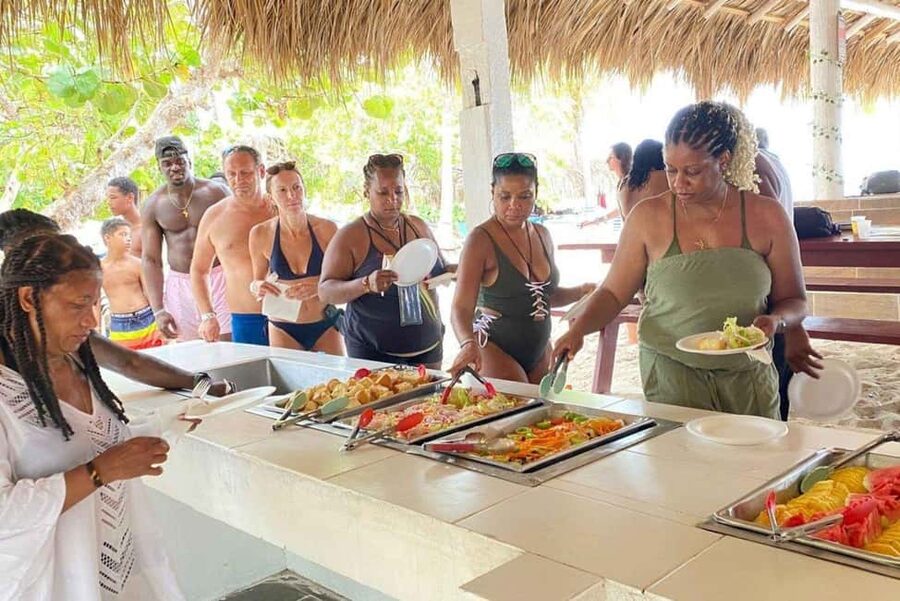 Punta Cana: Catalina Island Snorkeling Trip with Lunch - Key points to know before booking