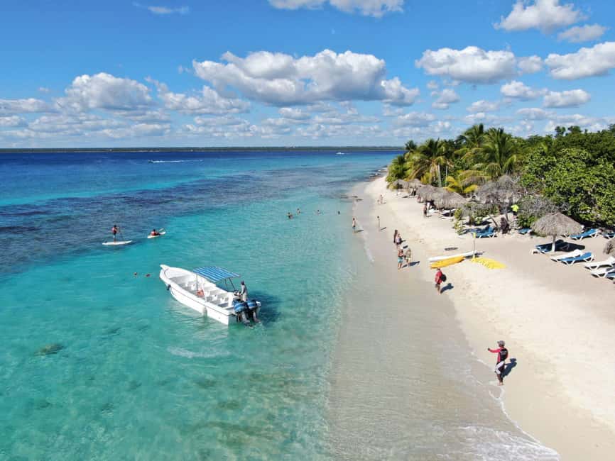 Punta Cana: Catalina Island Snorkeling Trip with Lunch - El Acuario and the coral reef