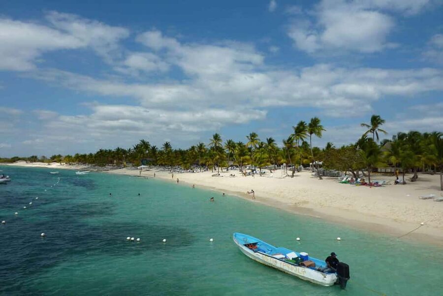 Punta Cana: Catalina Snorkeling & Altos de Chavón Day Trip - Lunch, drinks, and the value of the $129 price