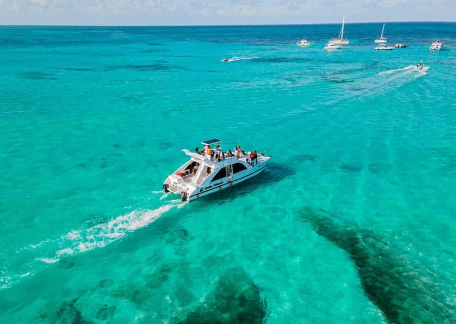 Punta Cana: Catamaran Tour with Reef Snorkeling and Open Bar - A private beach with changing conditions