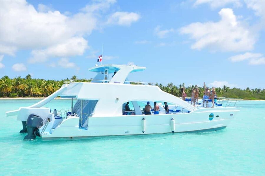 Punta Cana: Cayo Levantado & El Limon Waterfall Tour - Crossing the bay by boat or catamaran