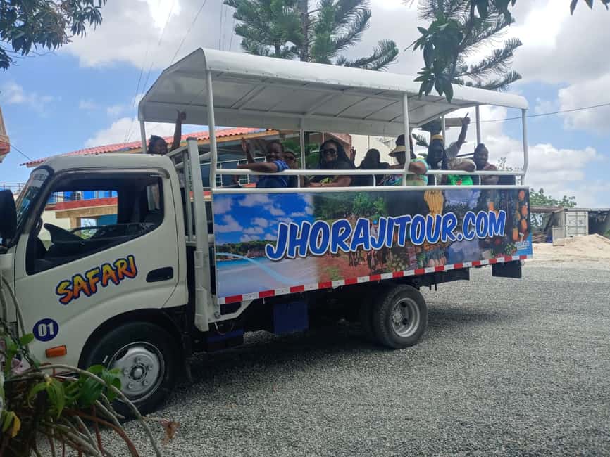 Punta Cana: Dominican Republic Culture Tour - A Dominican lunch beside the Anamuya River